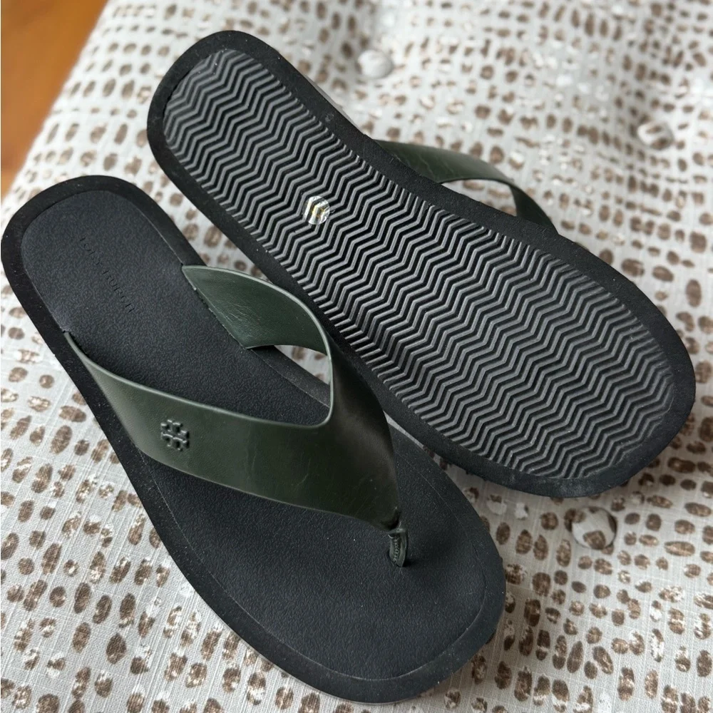 Tory Burch Dark Green Leather Platform Flip Flops - Picture 2 of 2
